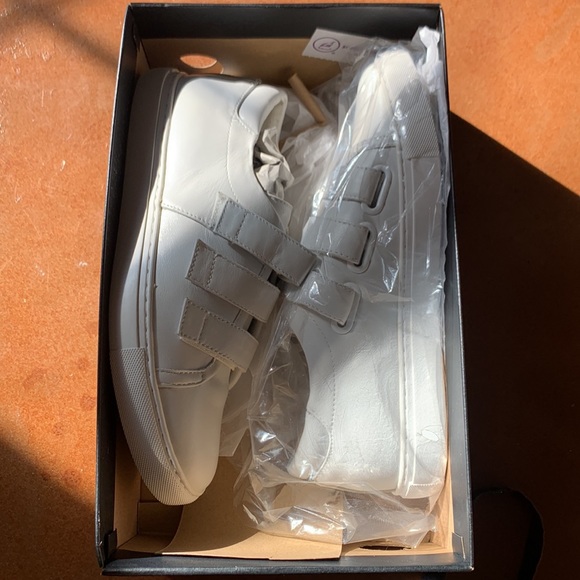 Velcro strap white sneakers - Picture 4 of 5